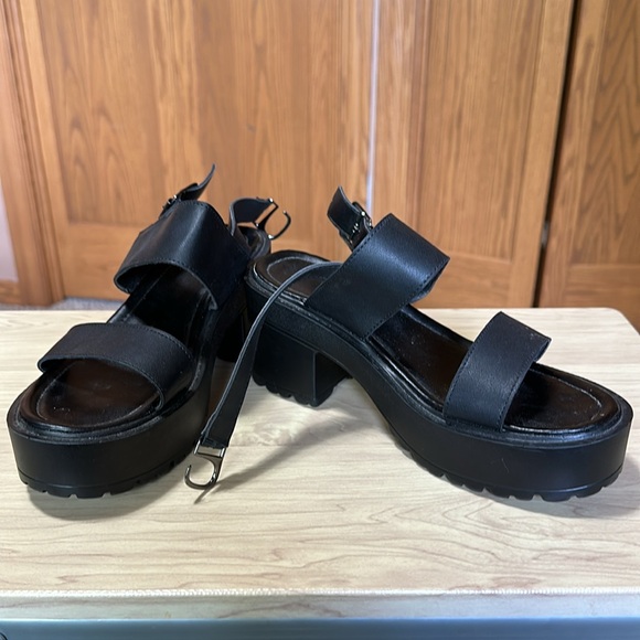 Chunky black platform sandals - Picture 2 of 6